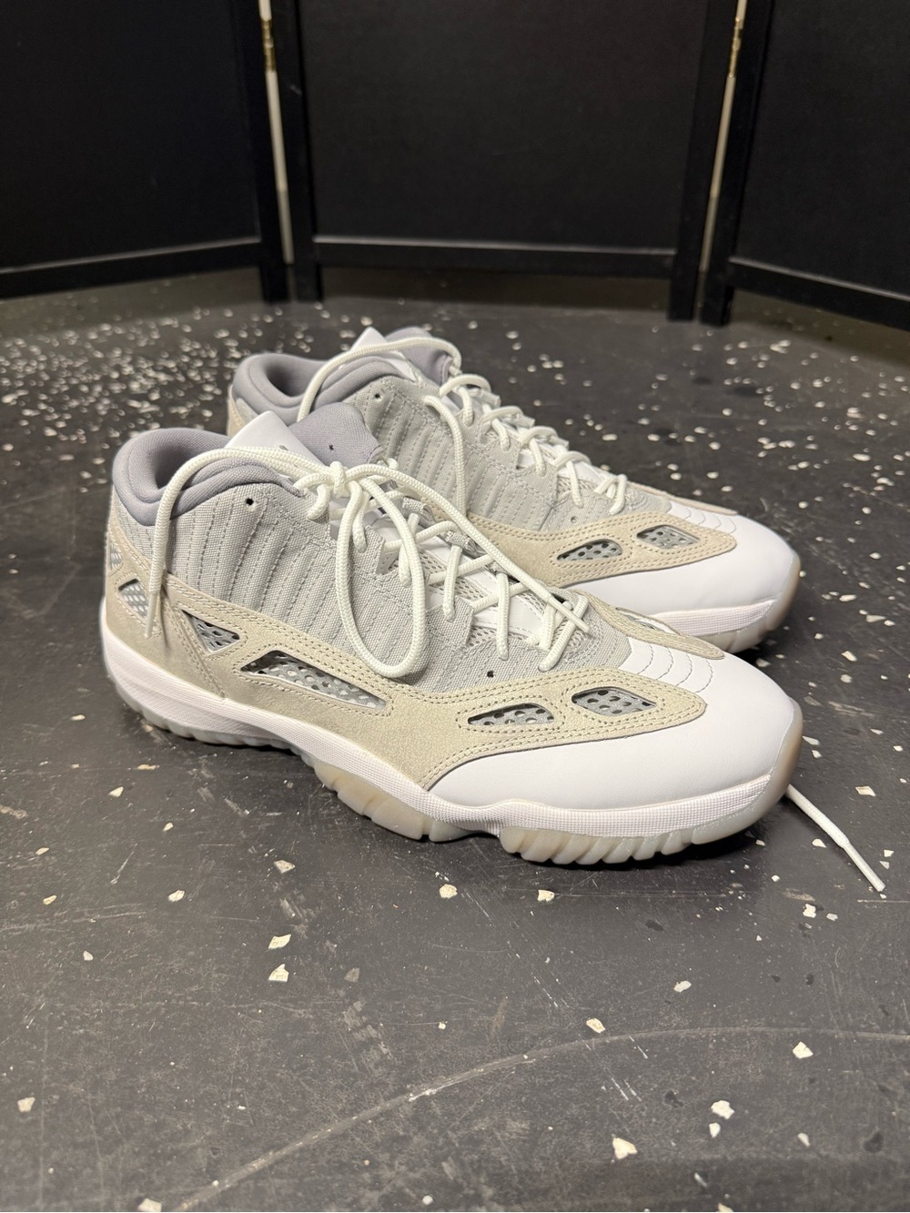 Air Jordan 11 Retro Low IE 'Light Orewood Brown' size 11